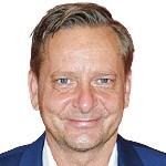 德甲裁判风波持续发酵;拜仁不满判罚,柏林联合总监直言不妥;联赛公平面临考验。 体育新闻 德甲裁判风波持续发酵;拜仁不满判罚,柏林联合总监直言不妥;联赛公平面临考验。 体育新闻