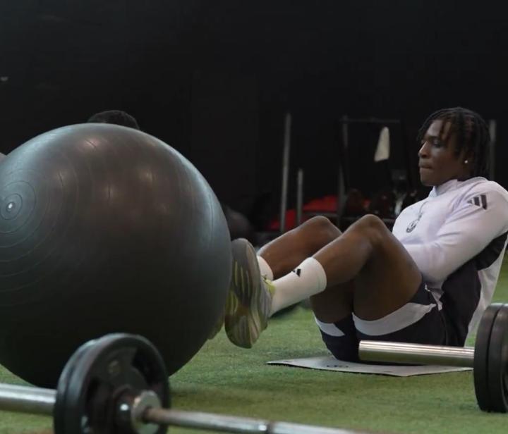 年轻丹麦国脚多古积极康复;曼联卡灵顿基地见证努力;赛季后半程期待他的回归身影。 体育新闻