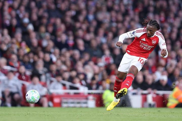  远射狂潮背后的战术迷局：埃泽的疯狂输出真的高效吗？ 体育新闻