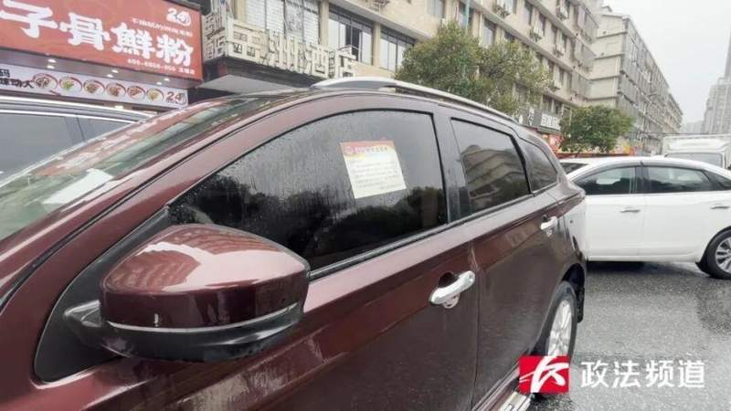 管理手段的滞后性:违停张贴不干胶并非真正的“治理” 新闻 管理手段的滞后性:违停张贴不干胶并非真正的“治理” 新闻