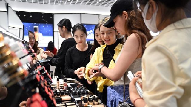  消费拉动的困局：为何“重中之重”成了“难中之难”？ 新闻 消费拉动的困局：为何“重中之重”成了“难中之难”？ 新闻