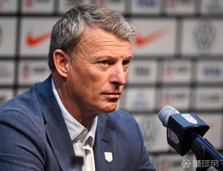 数据重构足球决策：克罗克7年战术现代化方法论深度剖析 体育新闻