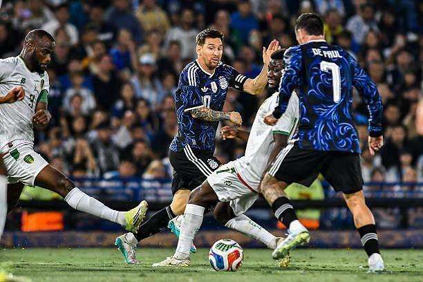  技术视角深度解析：阿根廷友谊赛2比1背后的战术困局 体育新闻