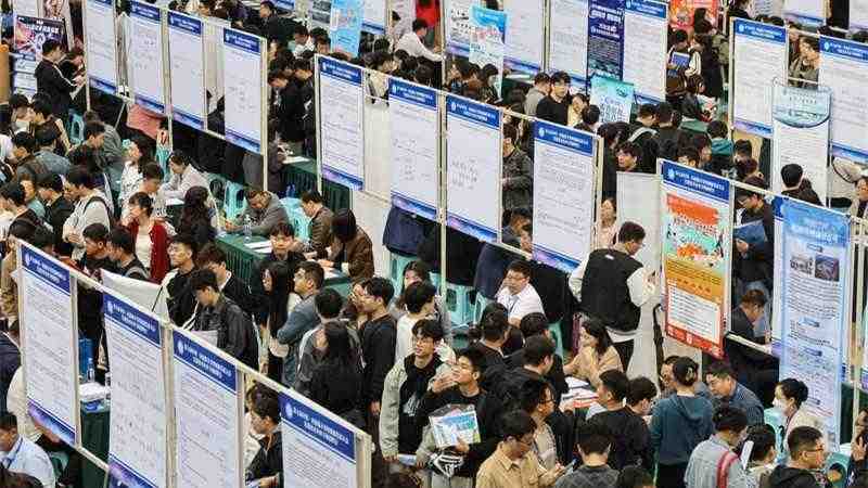  【深度复盘】美国政府停摆下的全球资本市场震荡：数据缺失、政策博弈与中概股财报季的多维博弈 股票财经