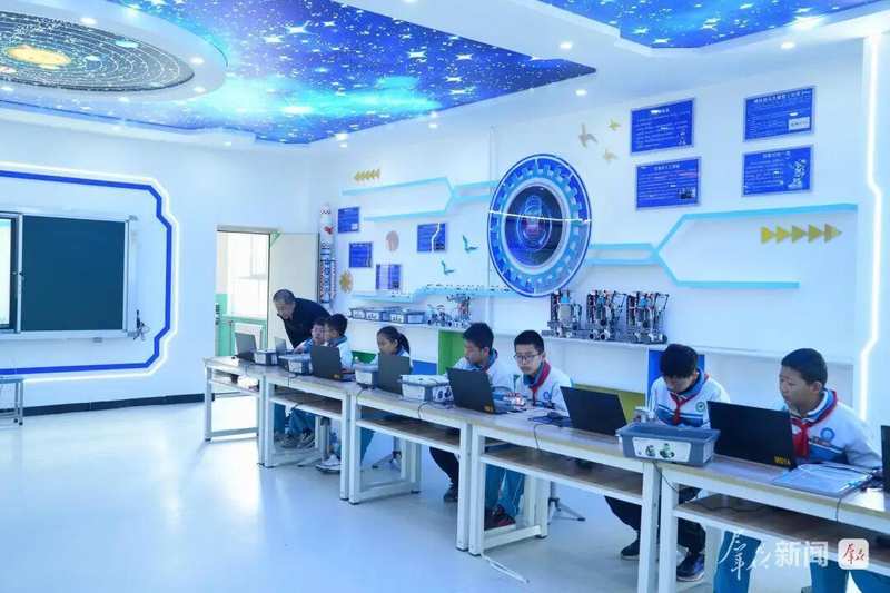  技术赋能县域教育：府谷县明德小学机器人课程的十年深耕与突破 教育招生