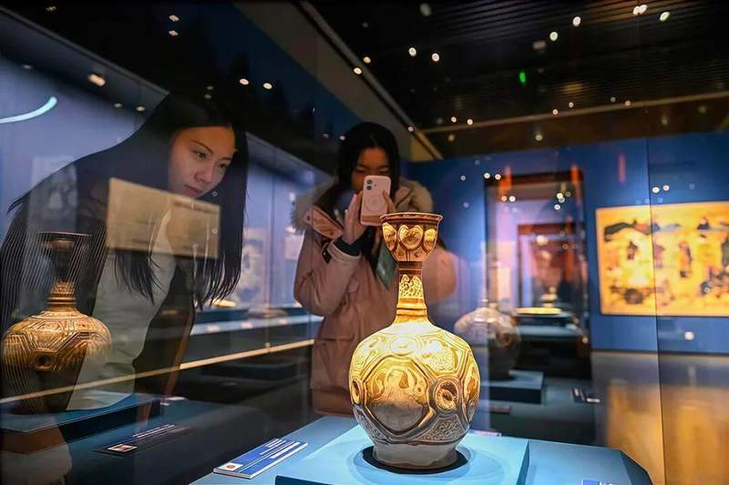  【技术解密】从德黑兰到呼和浩特：151件伊朗国宝藏品的万里大迁徙 文化旅游