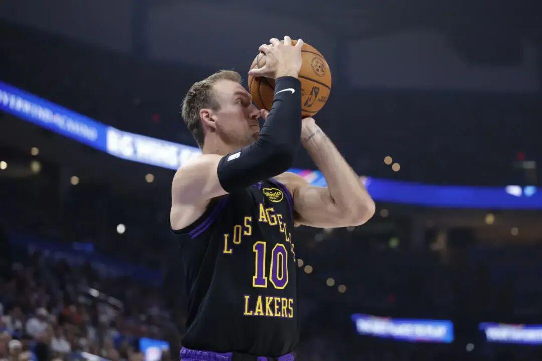  【技术解码】肯纳德控卫化转型：数据背后的战术革命与湖人的意外收获 体育新闻